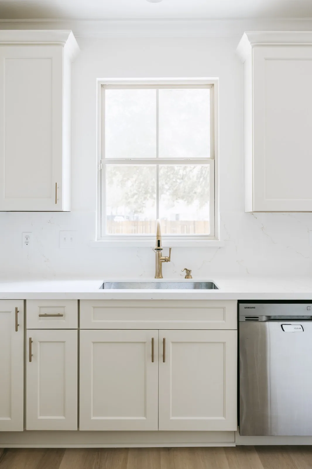 Quartz slab backsplash detail behind cooktop — subtle marble veining
